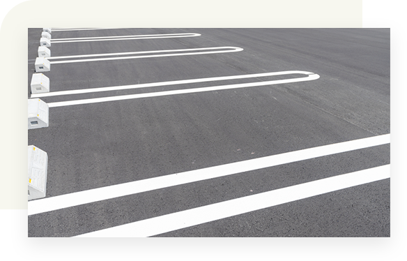 クリニック前にイオンモール共同の駐車場あり